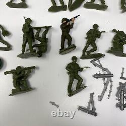 Marx #4645 Carry-All Boot Camp Playset Soldiers Army Men Tank Tent Cannon Flag