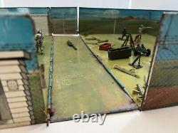 Marx #4645 Carry-All Boot Camp Playset Soldiers Army Men Tent Cannon Flag VTG